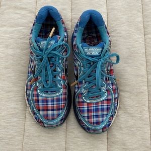 Brooks running shoes. Size 8.5.